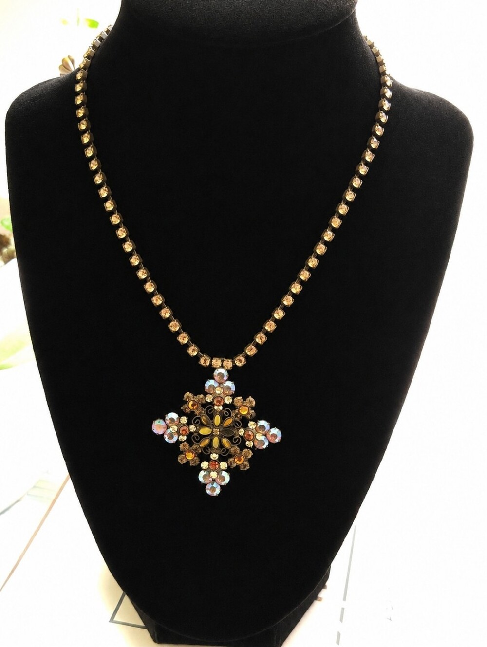 ✨ Vintage Sorrelli Amber & Iridescent Crystal Statement Necklace